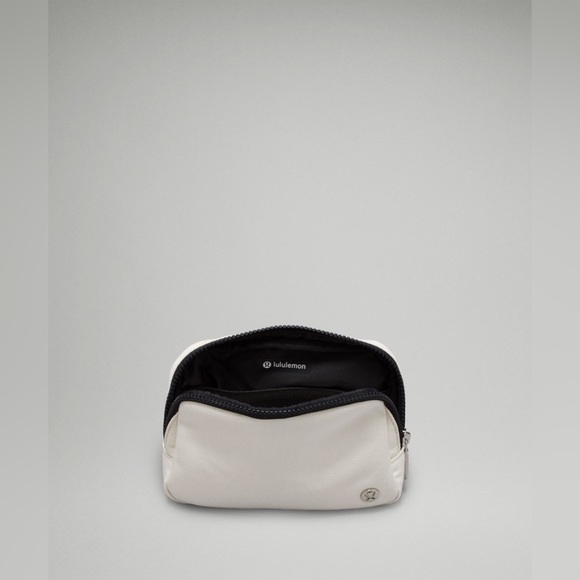 🆕🤍 Lululemon Everywhere Belt Bag Canvas - Natural Black - Picture 2 of 3